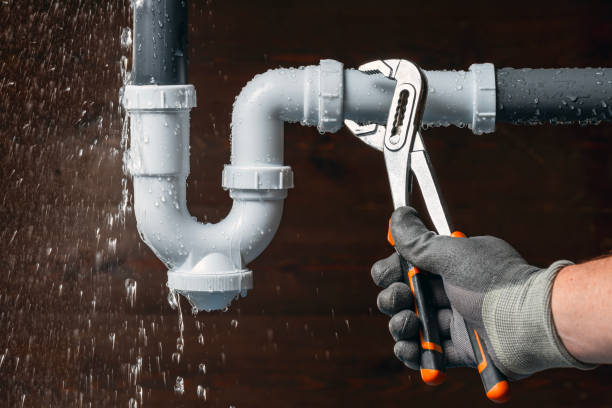 Professional Leak Detection technician working in Parker City, IN